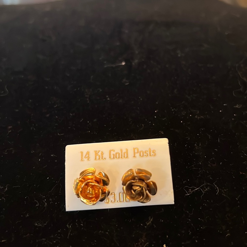 Vintage small rose earrings